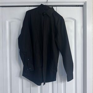 Mens black Stafford long sleeve shirt. Like new size      14 1/2. 32-33